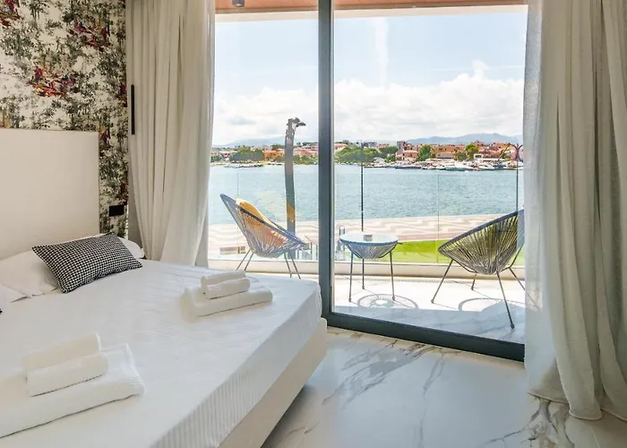 Welcomely - Seamphony Apartment